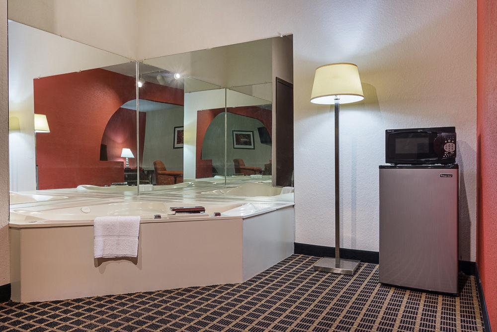Quality Inn Commerce At I-85 Экстерьер фото