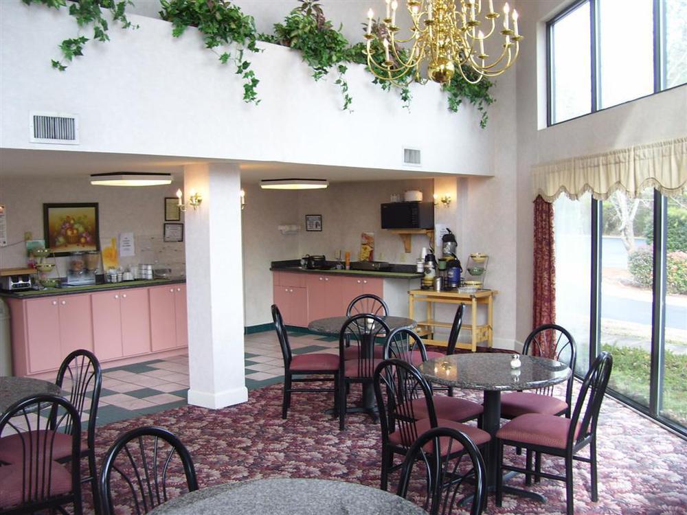 Quality Inn Commerce At I-85 Ресторан фото