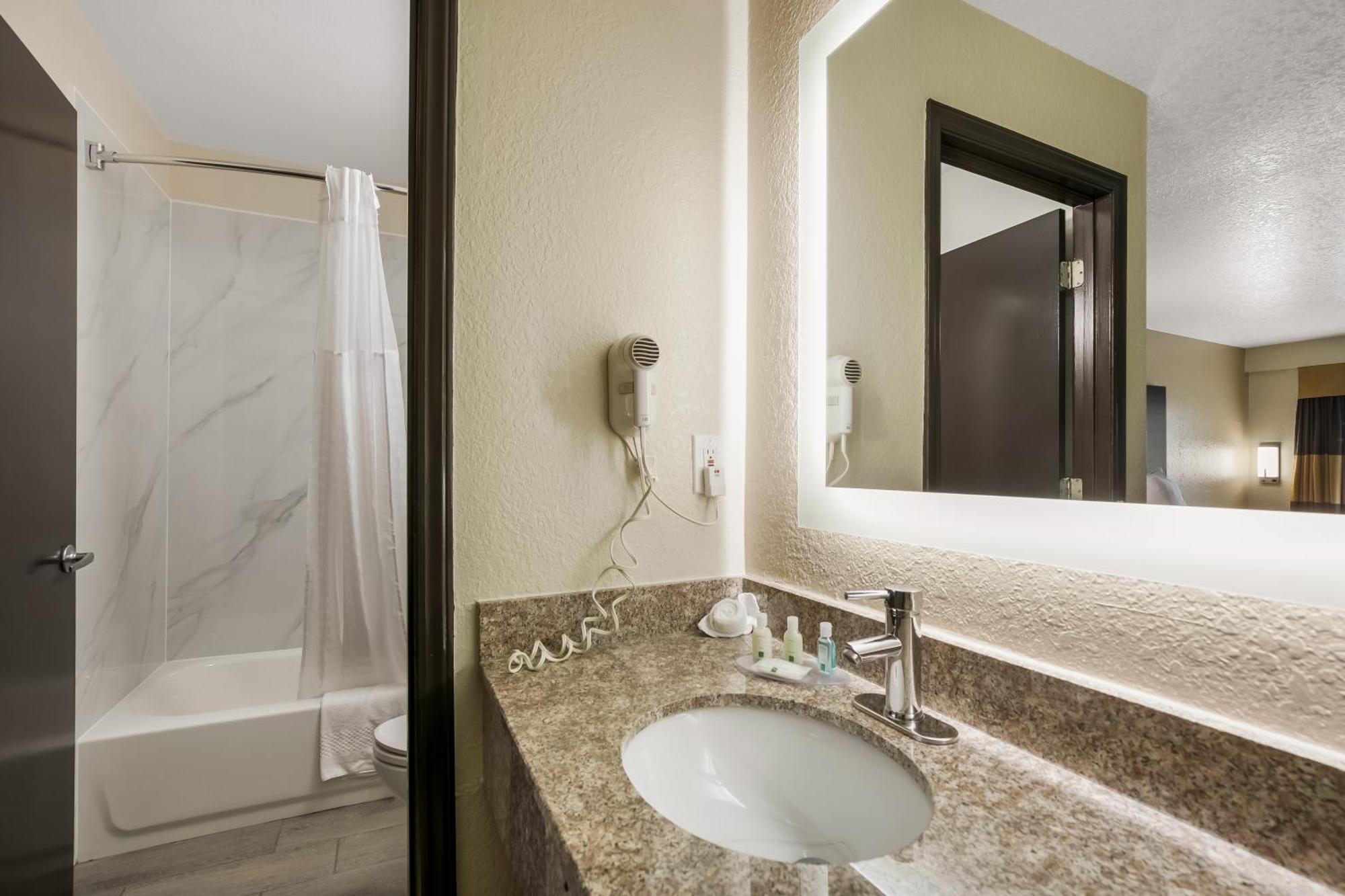 Quality Inn Commerce At I-85 Экстерьер фото
