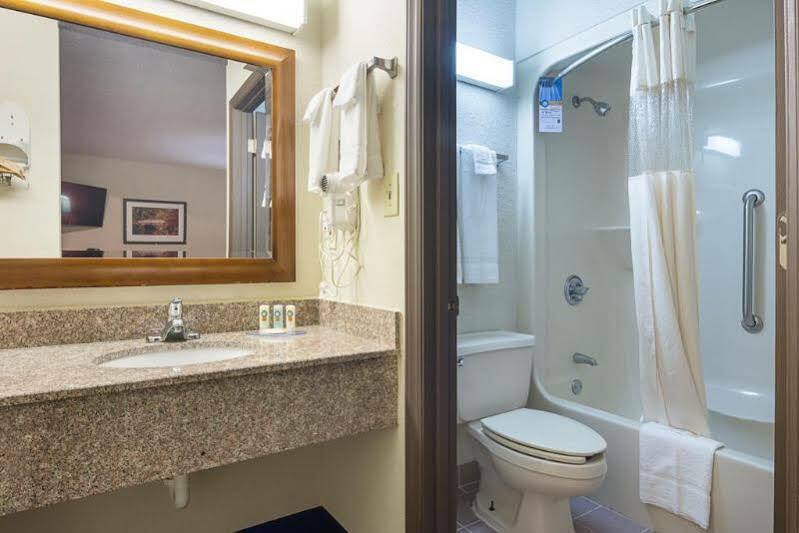 Quality Inn Commerce At I-85 Экстерьер фото