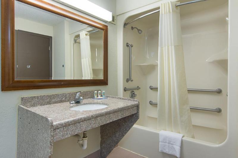 Quality Inn Commerce At I-85 Экстерьер фото